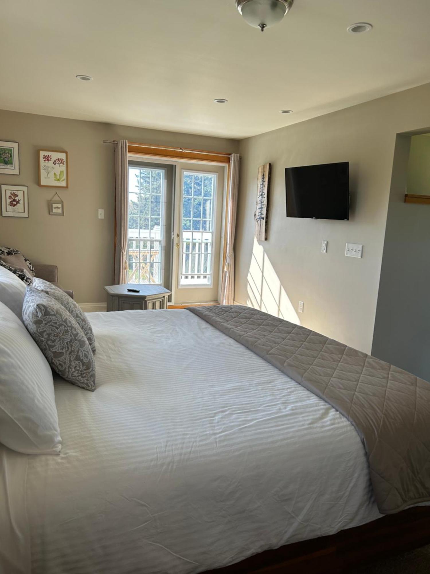 Tides Inn Guest Suites Halls Harbour Екстер'єр фото