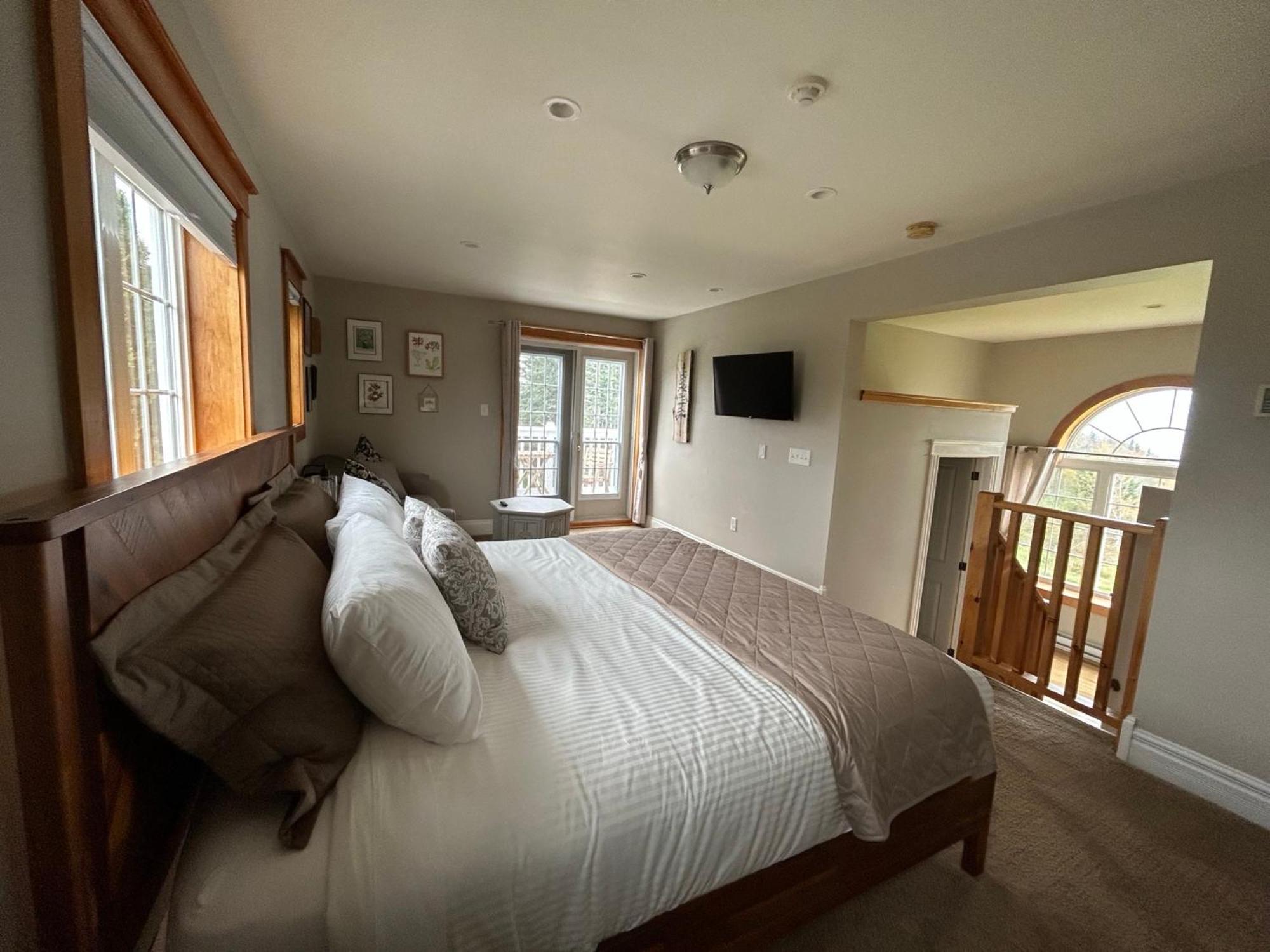 Tides Inn Guest Suites Halls Harbour Екстер'єр фото