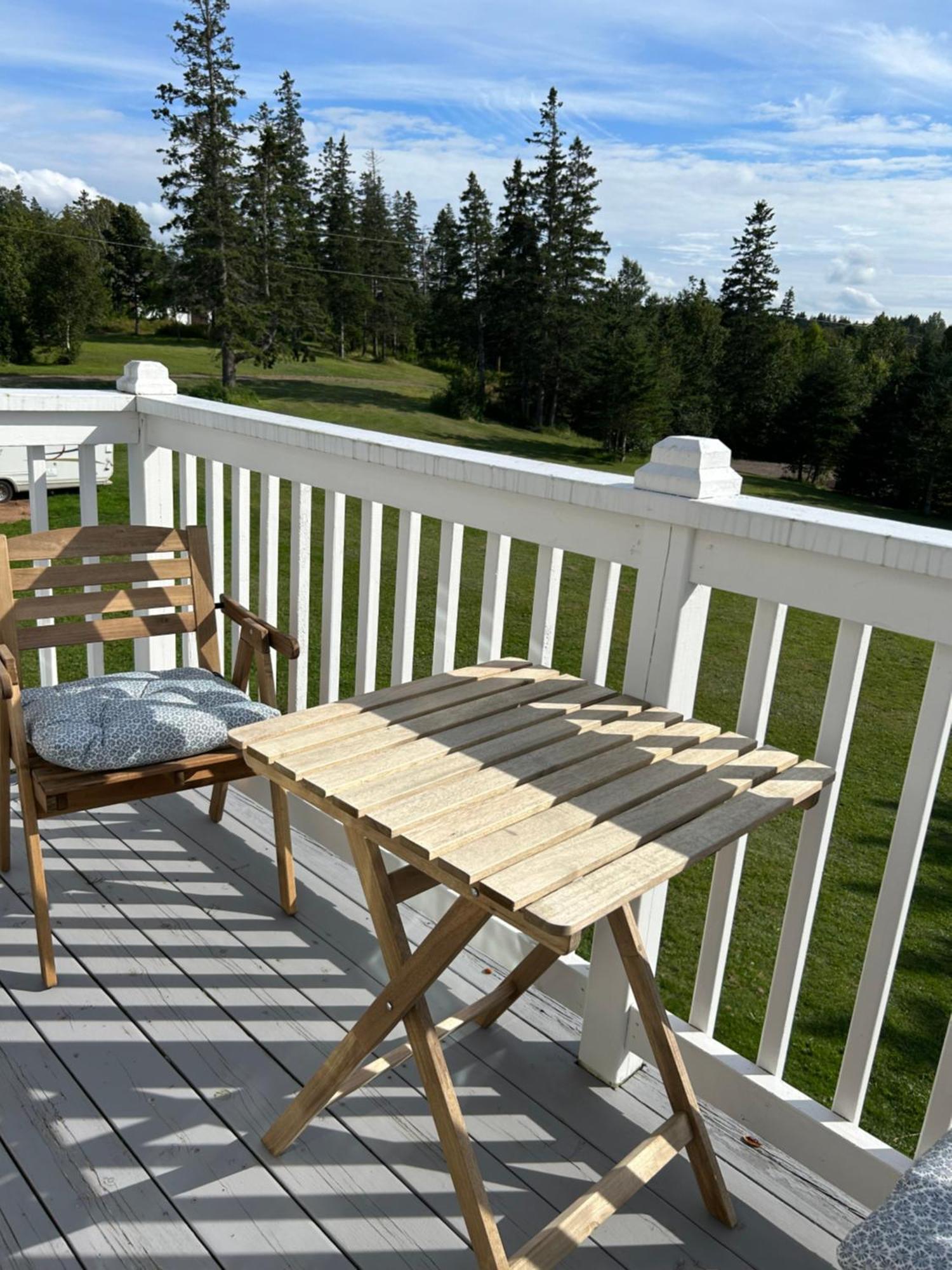 Tides Inn Guest Suites Halls Harbour Екстер'єр фото