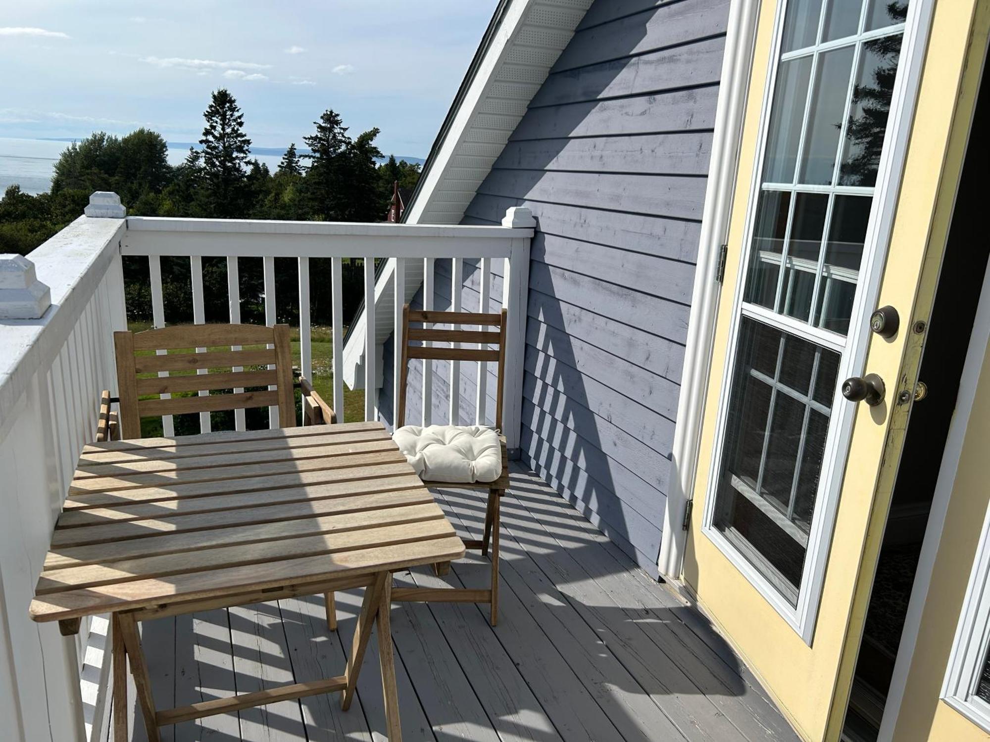 Tides Inn Guest Suites Halls Harbour Екстер'єр фото