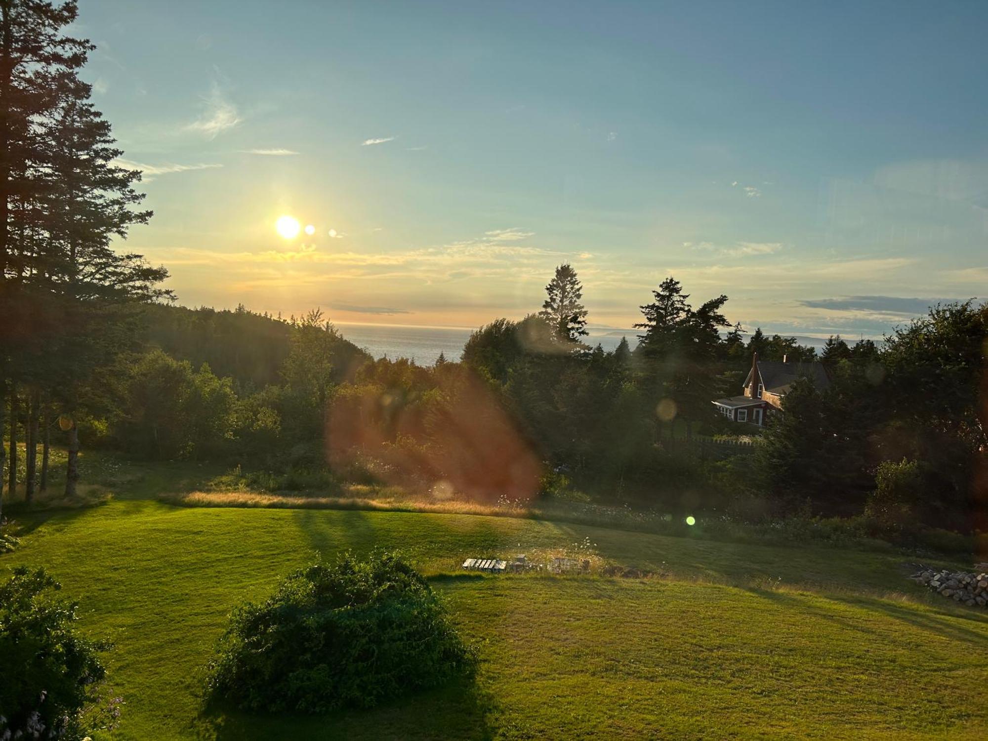 Tides Inn Guest Suites Halls Harbour Екстер'єр фото