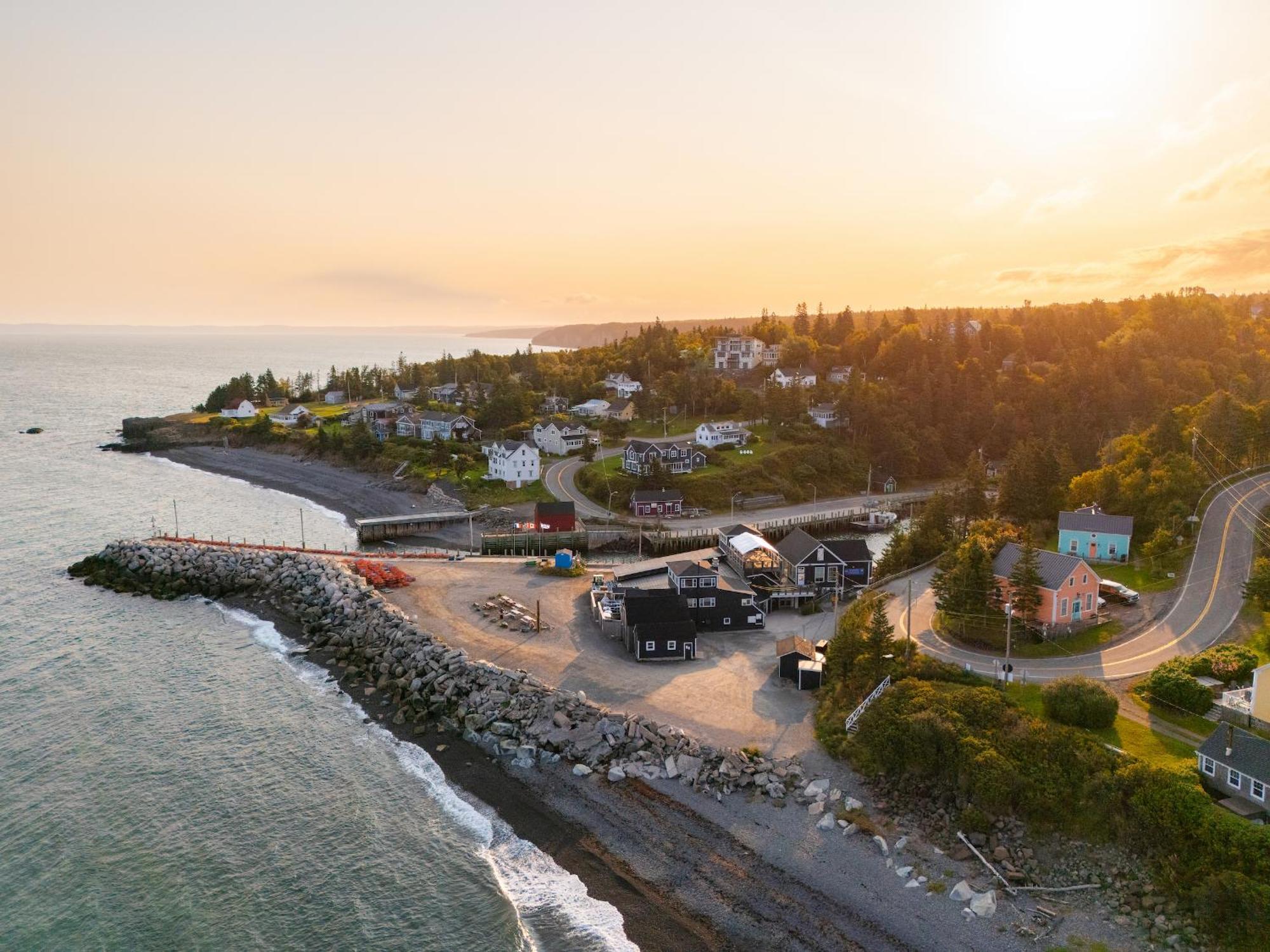 Tides Inn Guest Suites Halls Harbour Екстер'єр фото