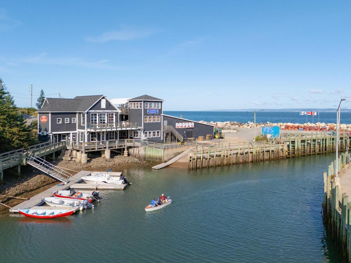 Tides Inn Guest Suites Halls Harbour Екстер'єр фото
